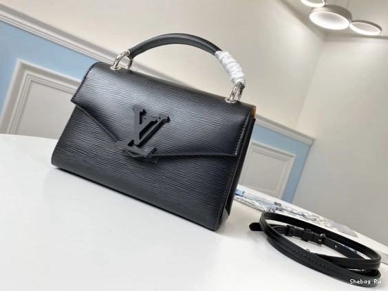GRENELLE LOUIS VUITTON POCHETTE 0823
